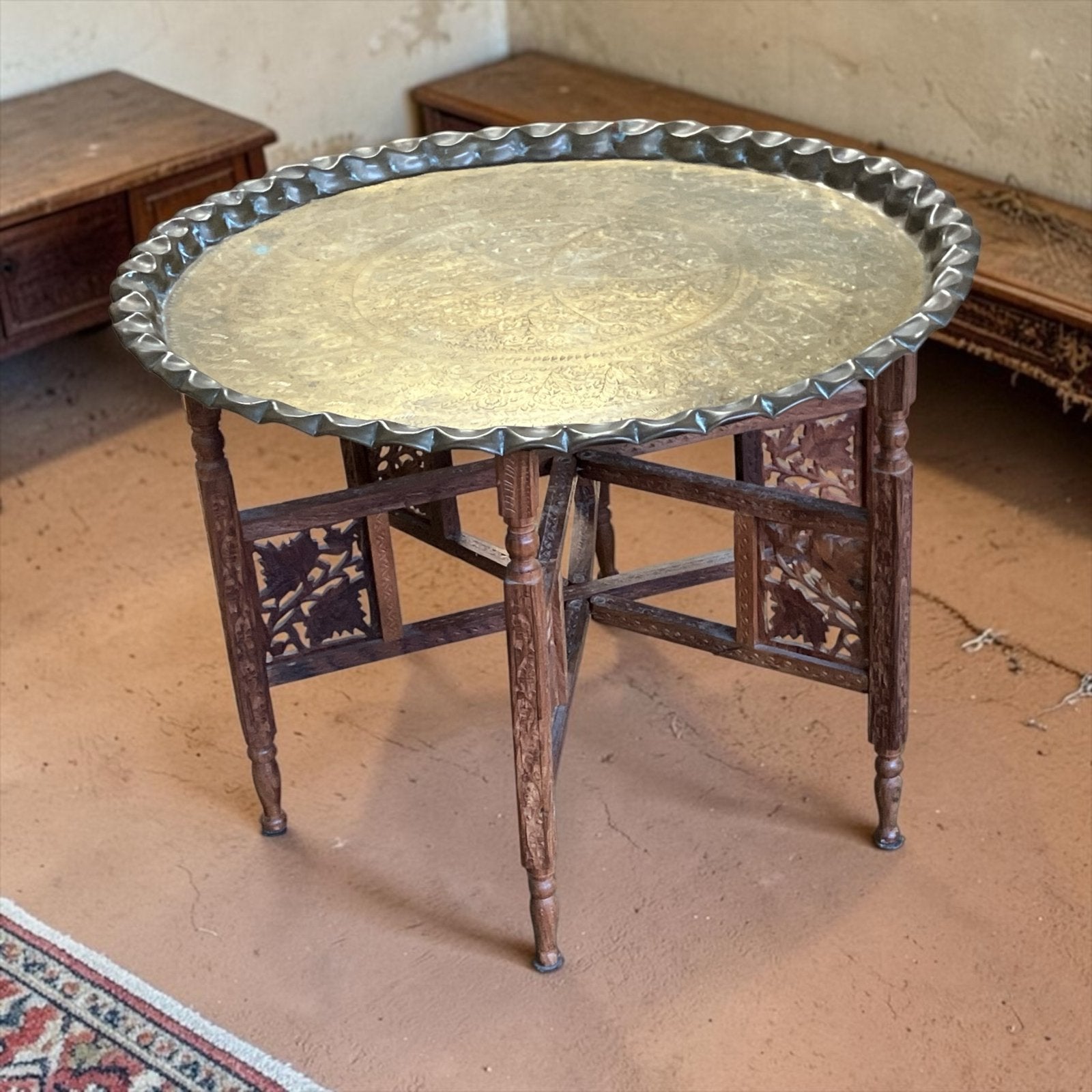 Antieke Oosterse thee tafel hand gegraveerd, Ophalen