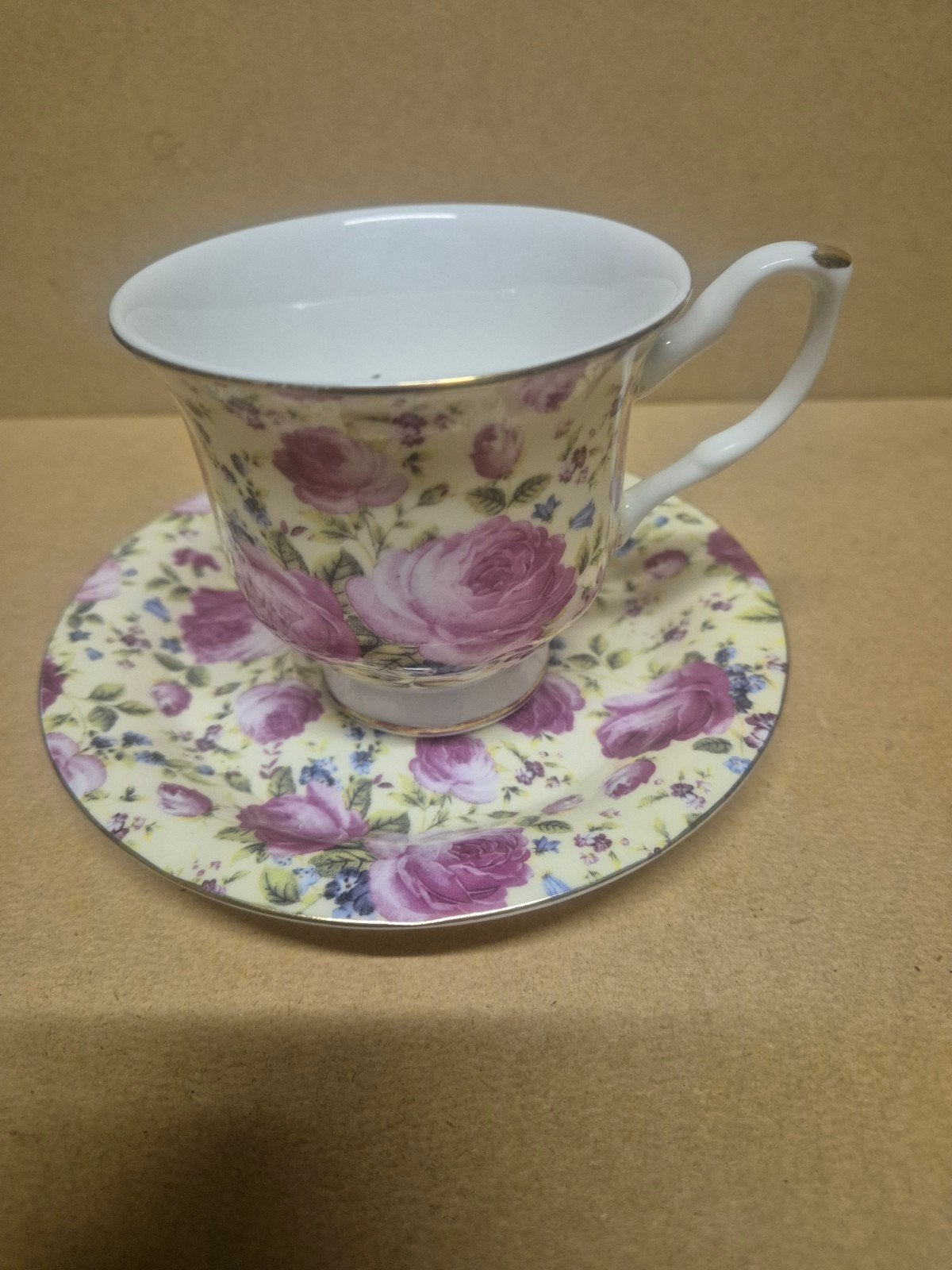 Balmoral bone china porselein, Ophalen of Verzenden, Zo goed als nieuw, Porselein, Kop en/of schotel