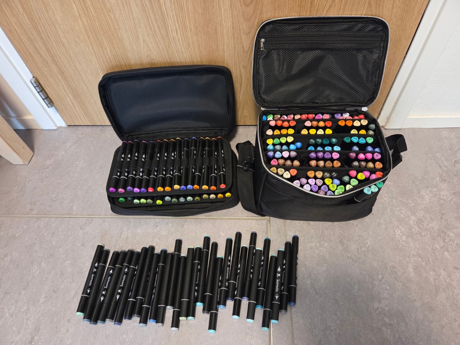 220 DécoTime Twinmarkers + opbergtassen, Hobby en Vrije tijd, Tekenen, Ophalen, Gebruikt, Overige typen