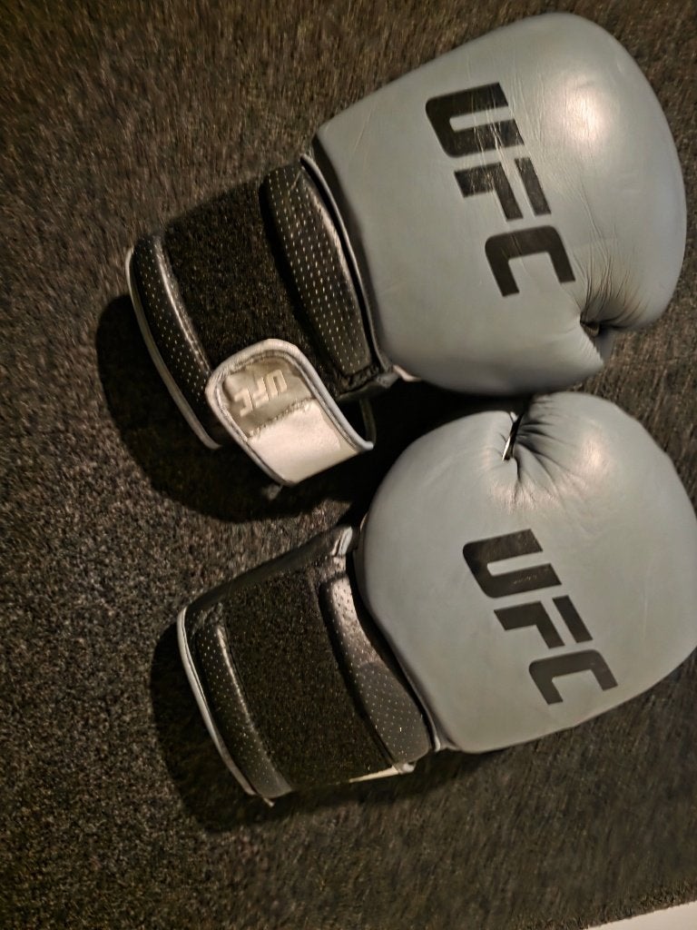 Kickbokshandschoenen 14 & 18 OZ + UFC Scheendekkers, Ophalen of Verzenden, Zo goed als nieuw, Overige