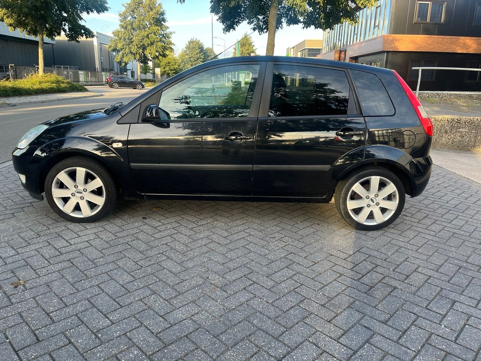 Ford Fiësta 1.4 16V 5DR 2005 Zwart, Auto's, Voorwielaandrijving, 40 €/maand, 4 cilinders, Zwart