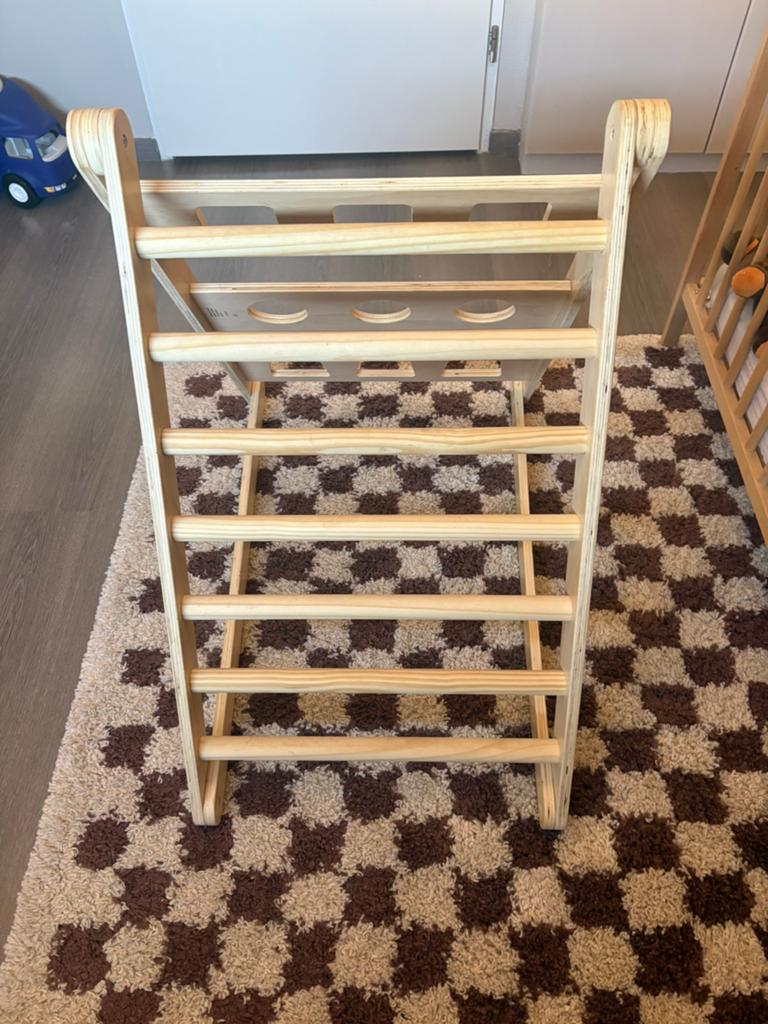 Houten driehoek klimrek, Ophalen, Zo goed als nieuw