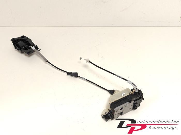 Deurslot Mechaniek 4Deurs rechts-voor van een Peugeot 2008