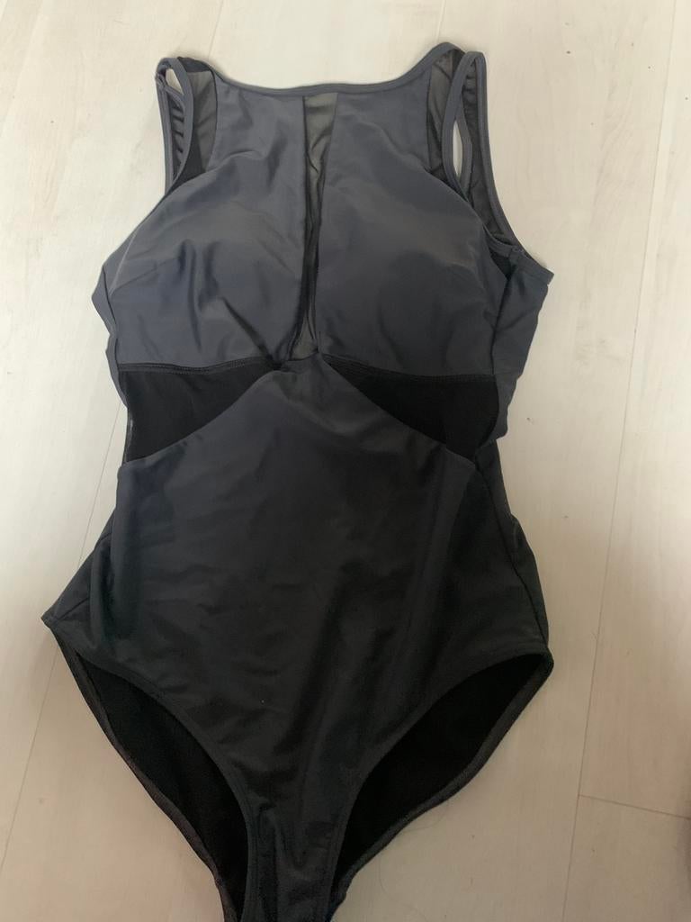 Ongedragen grijs/zwart badpak Beachwave maat M, Ophalen of Verzenden, Zo goed als nieuw, Zwart, Badpak