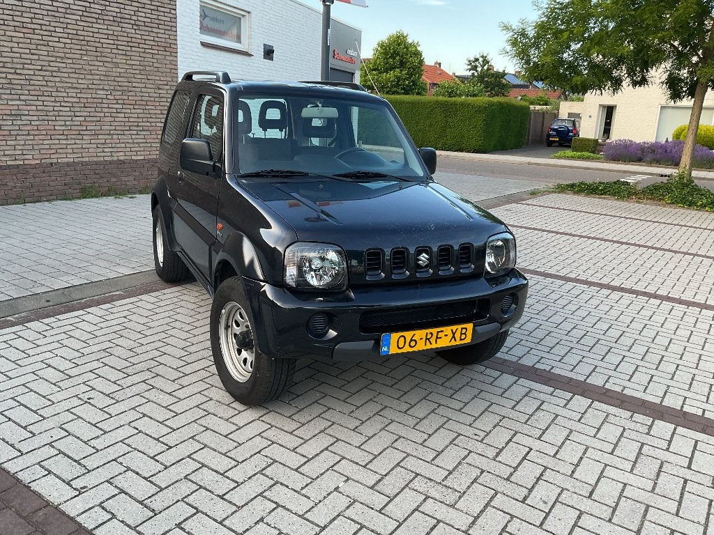 Suzuki Jimny 1.3 4WD AUT 2005 Zwart, Auto's, Stof, 4 stoelen, Zwart, Origineel Nederlands