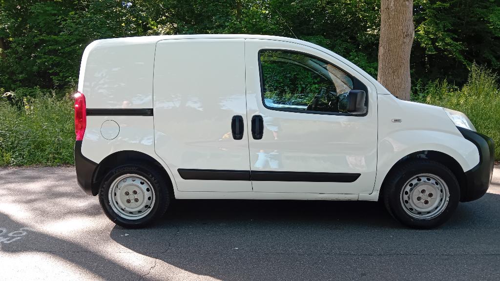 Fiat Fiorino 1.4 8v 75pk 2014 Wit, Auto's, Voorwielaandrijving, Stof, 1360 cc, Zwart