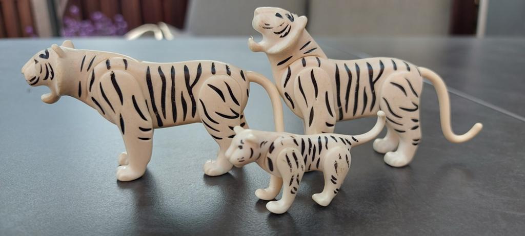 Playmobil wit tijgergezin: 2 volwassenen en 1 welp, Ophalen of Verzenden, Gebruikt