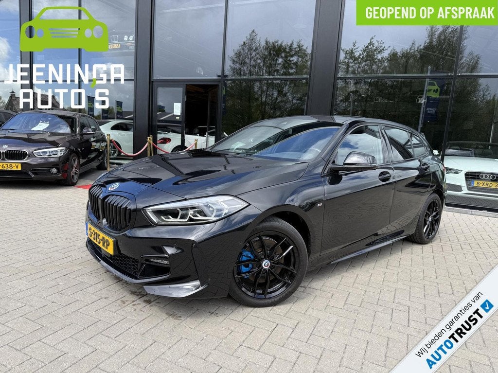 BMW 1-serie 118i M Sport Edition|Leer|Pano|Camera|AfnTrekhaa, Auto's, BMW, Gebruikt, Zwart, Origineel Nederlands, Bedrijf