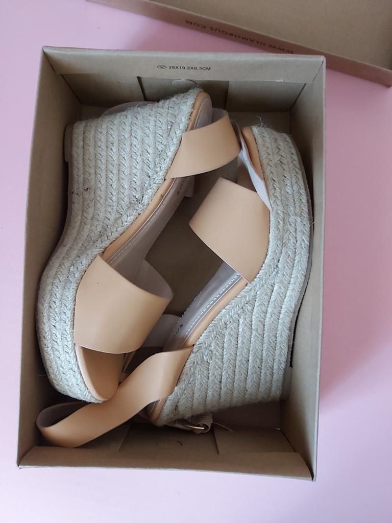 Woman sandals, Ophalen of Verzenden, Nieuw, Beige, Sneakers of Gympen