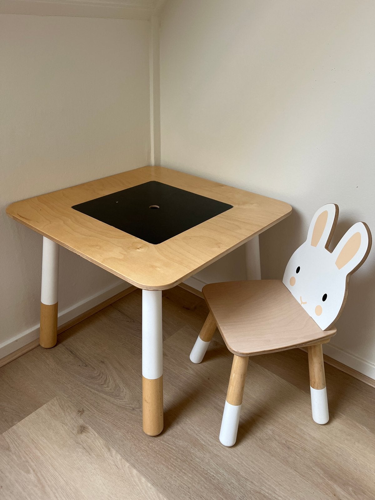 Tender Leaf Speeltafel met Konijnenstoel, Ophalen, Gebruikt, Tafel(s) en Stoel(en)