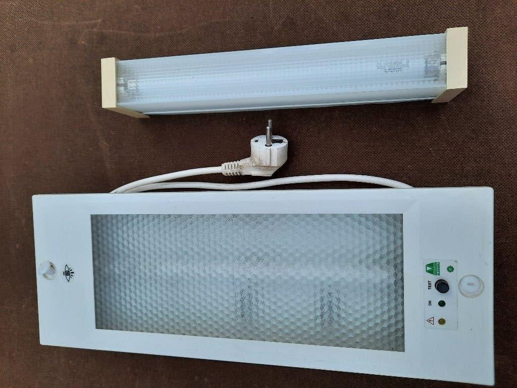 TL Armatuur en 1x TL Noodverlichting (batterij defect), Huis en Inrichting, Lampen | Plafondlampen, Ophalen of Verzenden, Gebruikt