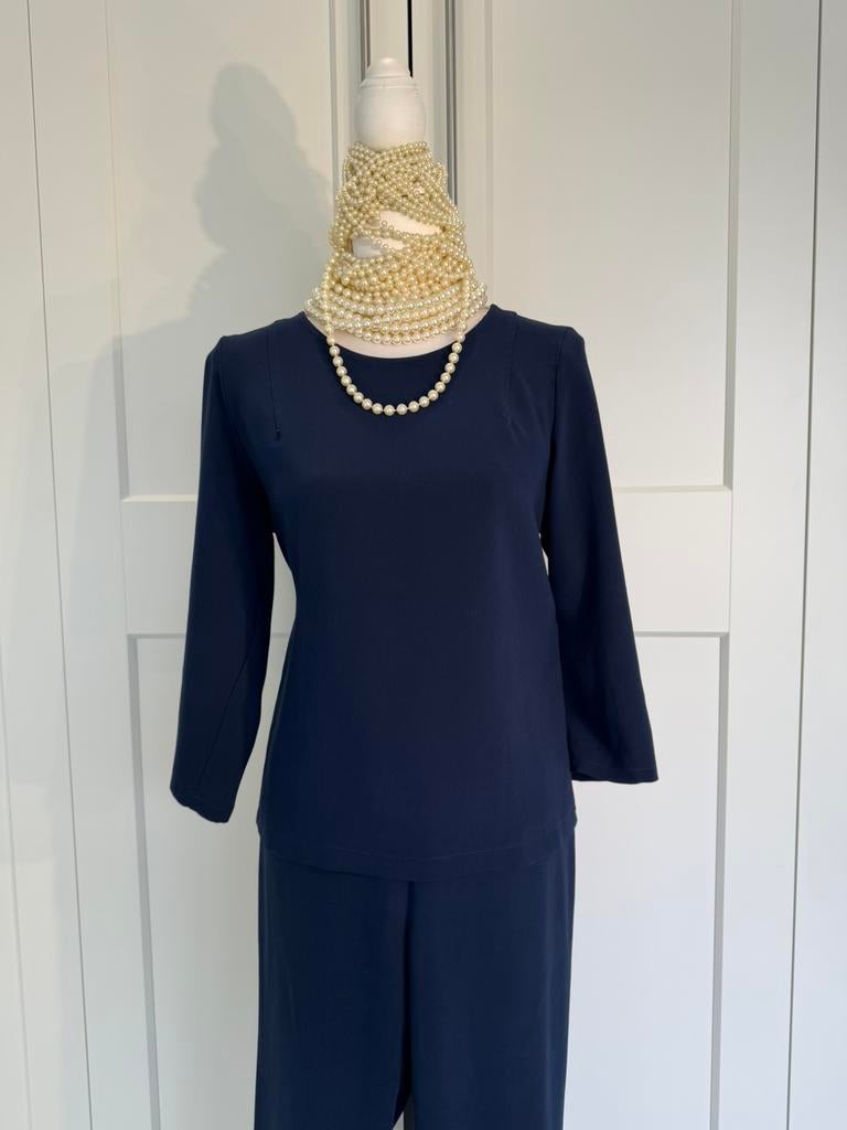 Nieuw AmaniaMo pak, top en broek blauw travelstof 40 42 l xl, Maat 38/40 (M), Kostuum of Pak, Nieuw, Verzenden