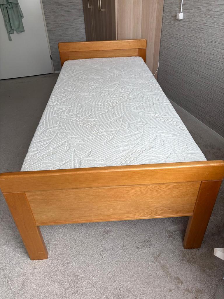 ZGAN electrisch Seniorenbed  90x200, Huis en Inrichting, Slaapkamer | Bedden, Verstelbaar, 90 cm, Ophalen of Verzenden, Zo goed als nieuw