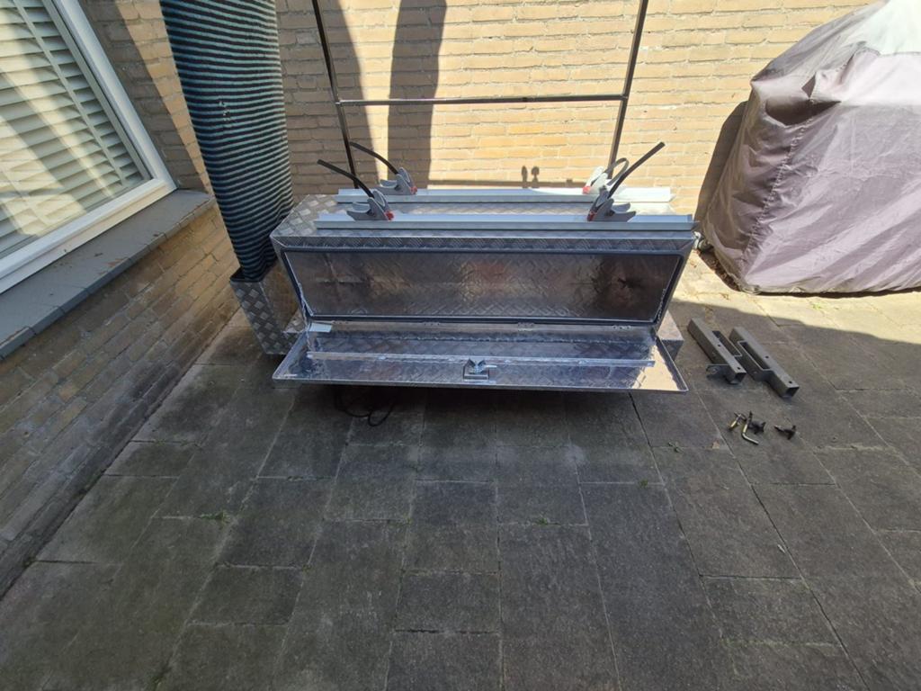 Opbergbak met Sawiko fietsdrager en surfboardhouder, Ophalen