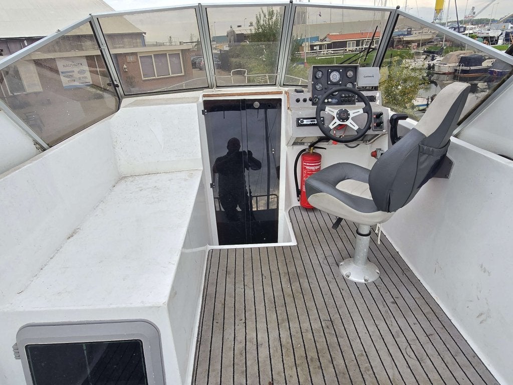 Foto 6 van Bayliner 9 meter opknapper 5.7L Bravo III duoprop €3500.-