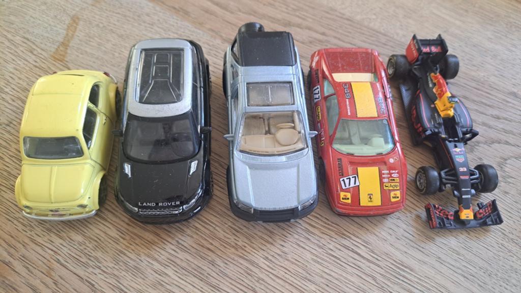 Burago 1:43 Fiat 500 Land Rover 2x Ferrari 348 TB Red Bull, Ophalen of Verzenden, Auto, Overige merken