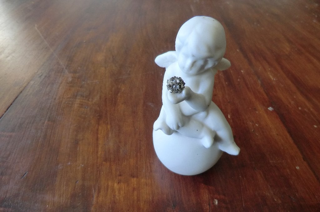 gipsen beeldje van een engel met een diamant, Antiek en Kunst, Ophalen of Verzenden