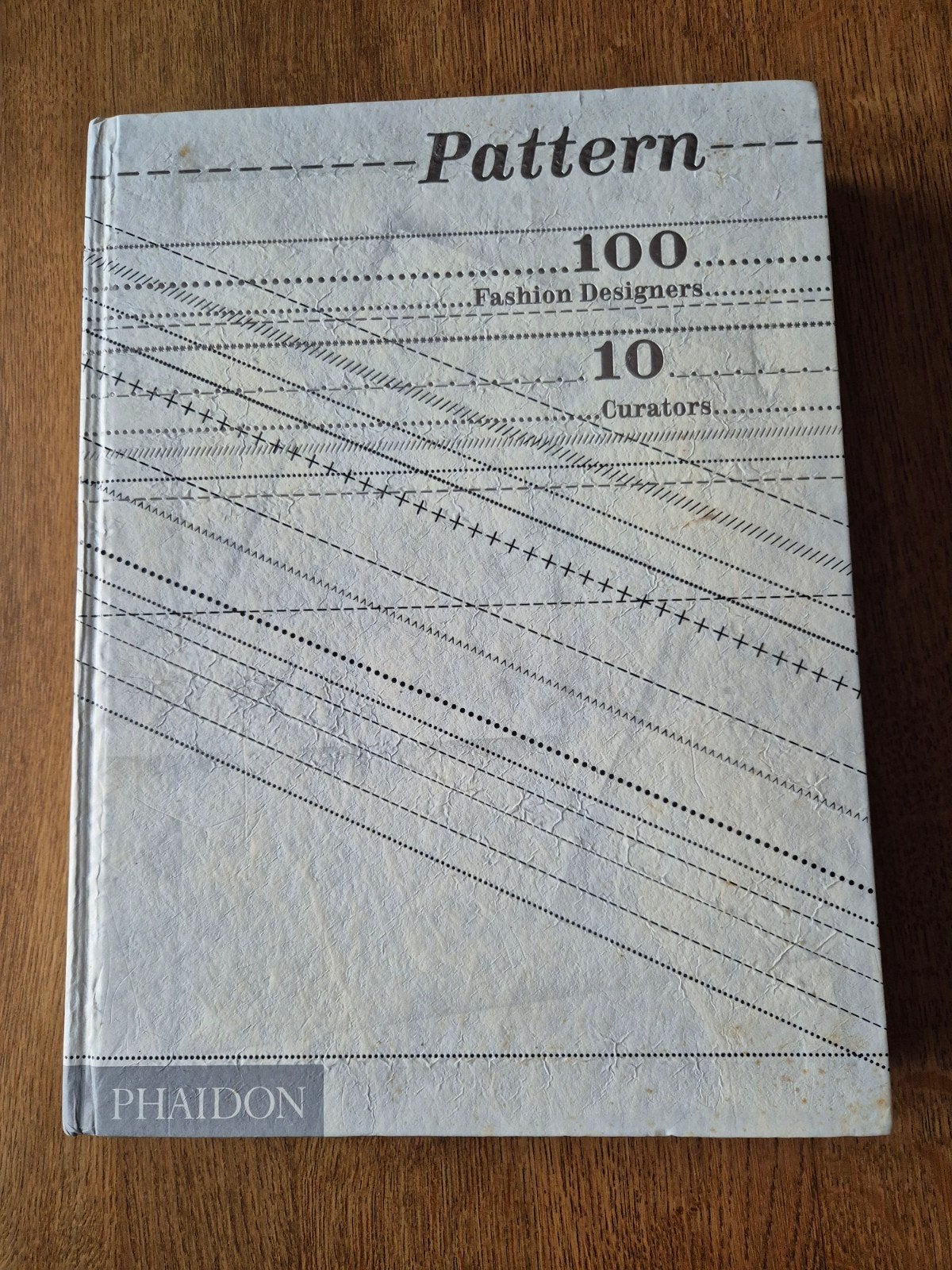 Pattern: 100 Fashion Designers, 10 Curators - Phaidon, Ophalen of Verzenden, Zo goed als nieuw, Mode algemeen, Phaidon