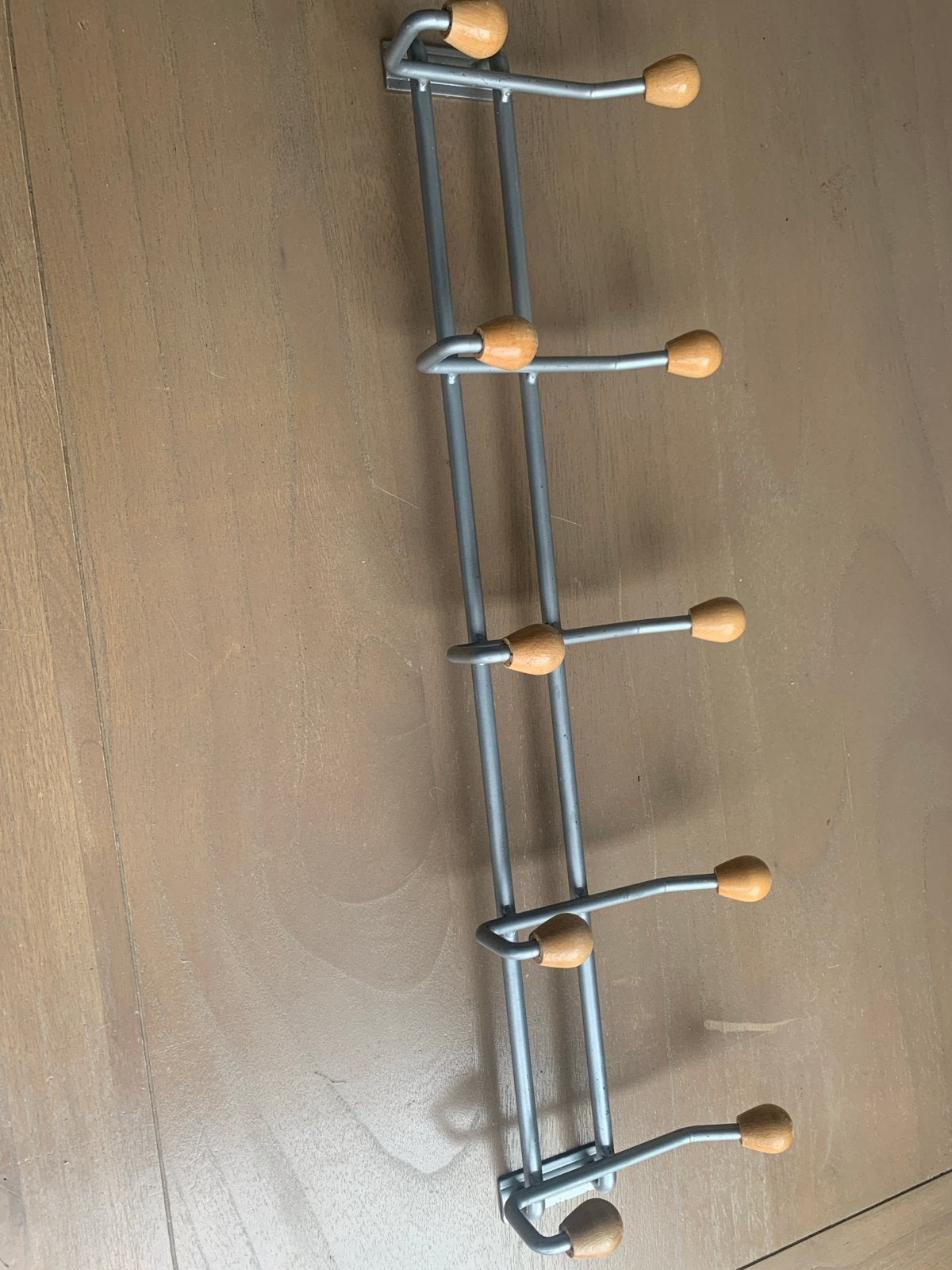 Wandkapstok met houten knoppen, Huis en Inrichting, Woonaccessoires | Kapstokken, Gebruikt, Minder dan 100 cm, Metaal, Ophalen