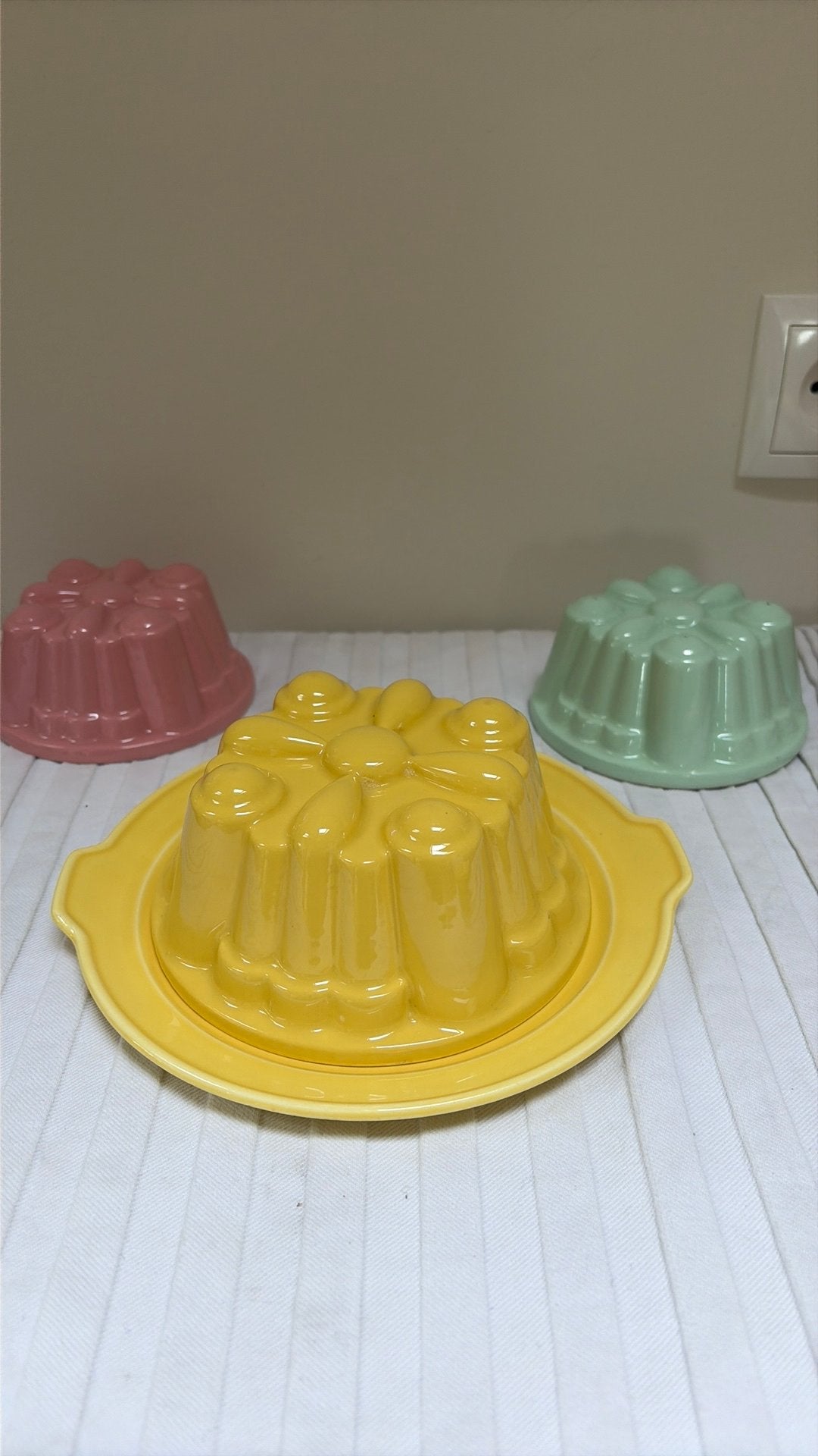 Pastel gele puddingvorm Petrus Regout Maastricht, Ophalen of Verzenden