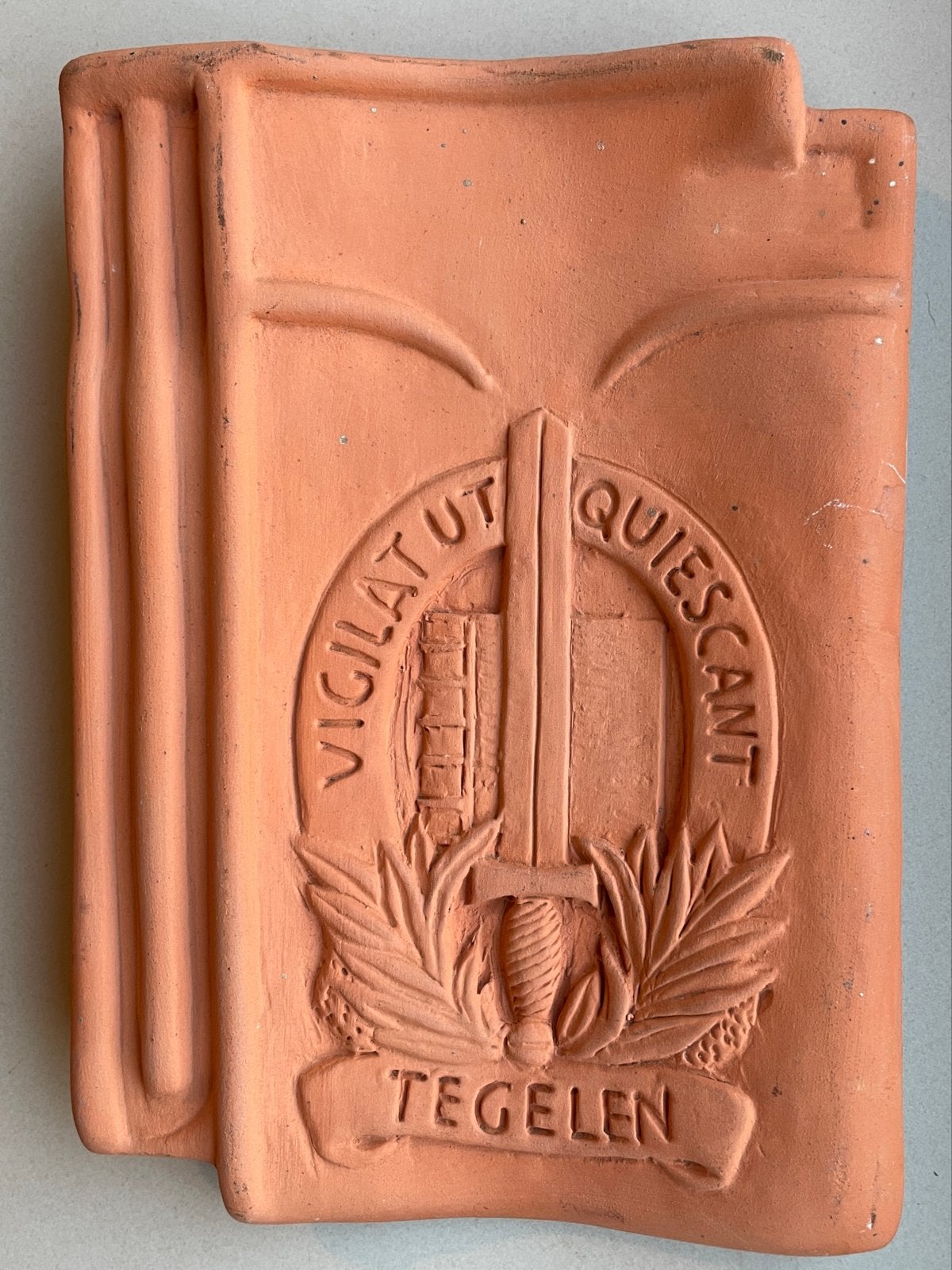 Oude Tegelse mini dakpan met wapen en spreuk, Antiek en Kunst, Ophalen of Verzenden