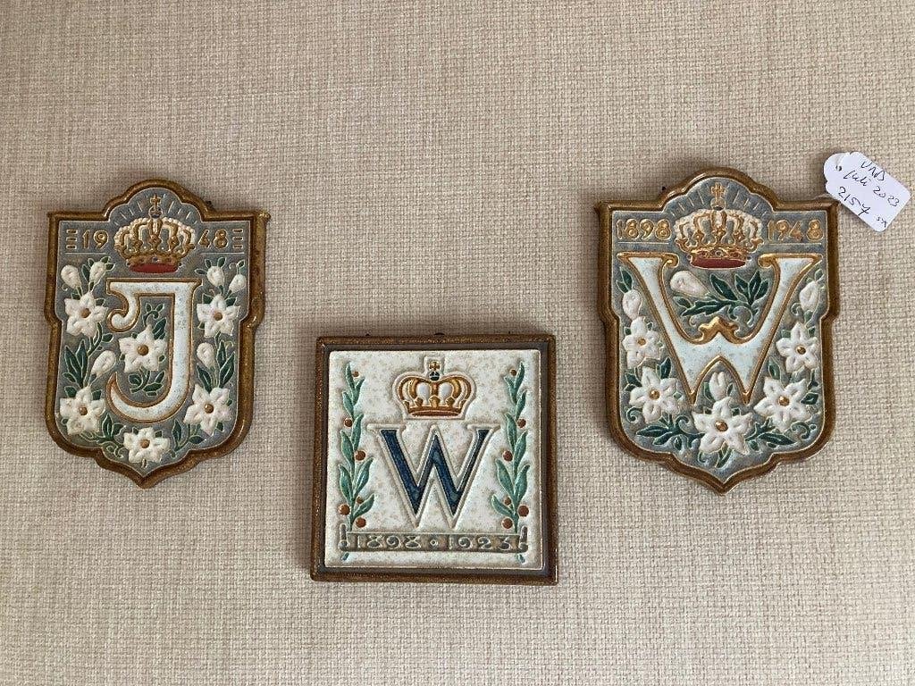 3 Gave Cloisonne tegels Wilhelmina Juliana 1923 - 1948, Ophalen of Verzenden