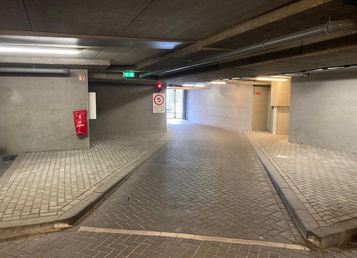 Overdekte Parkeerplek Tugelaweg Amsterdam Oost, Huizen en Kamers, Amsterdam