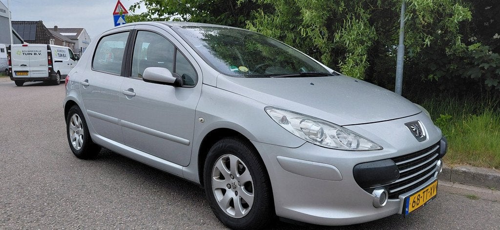 Peugeot 307 1.6-16V Premium Inruilkoopje met APK tot 26-10-2, Auto's, Voorwielaandrijving, Stof, Gebruikt, Zwart