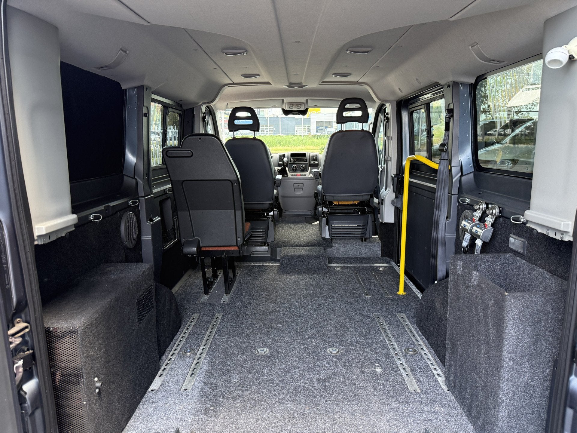 Fiat Ducato 3+1 Rolstoelbus 30 3.0 MultiJet L1H1 Automaat 16, Auto's, Bestelauto's, Stof, Gebruikt, 2365 kg, 4 cilinders