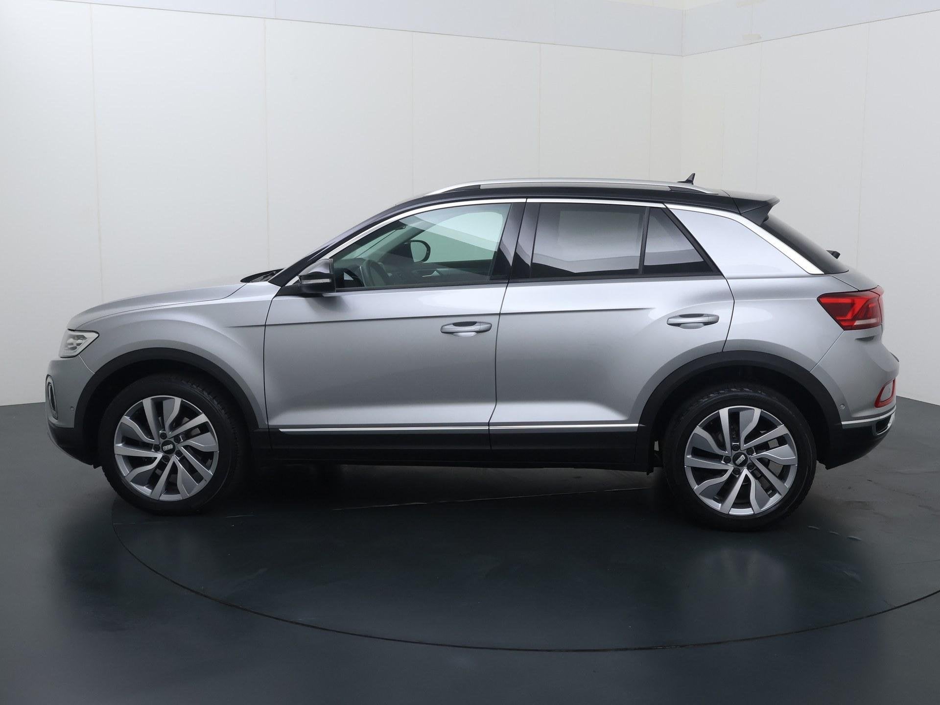Volkswagen T-Roc 1.5 TSI Style | 150 PK | Automaat | Adaptiv, Auto's, Volkswagen, Euro 6, 4 cilinders, Bedrijf, Grijs