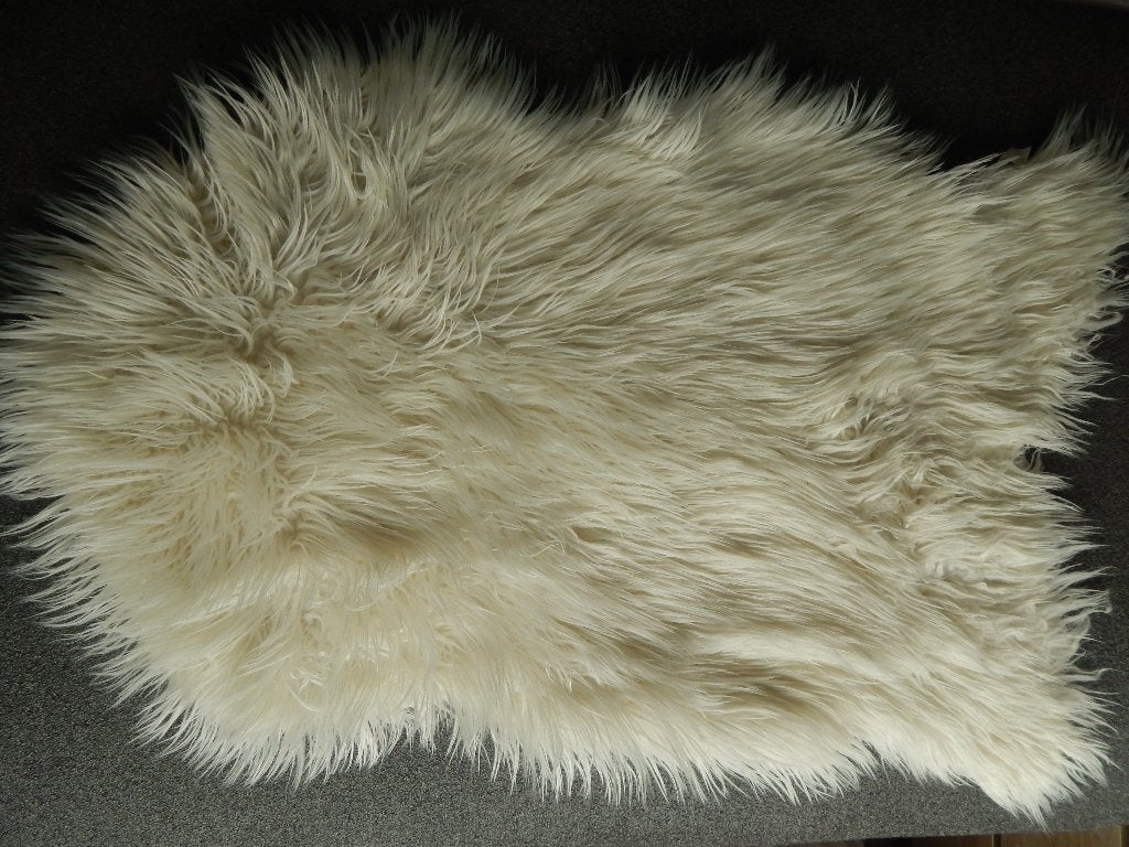 Imitatie lamsvacht /schapenvacht/ tapijt, 50 tot 100 cm, Wit, Zo goed als nieuw, Rechthoekig