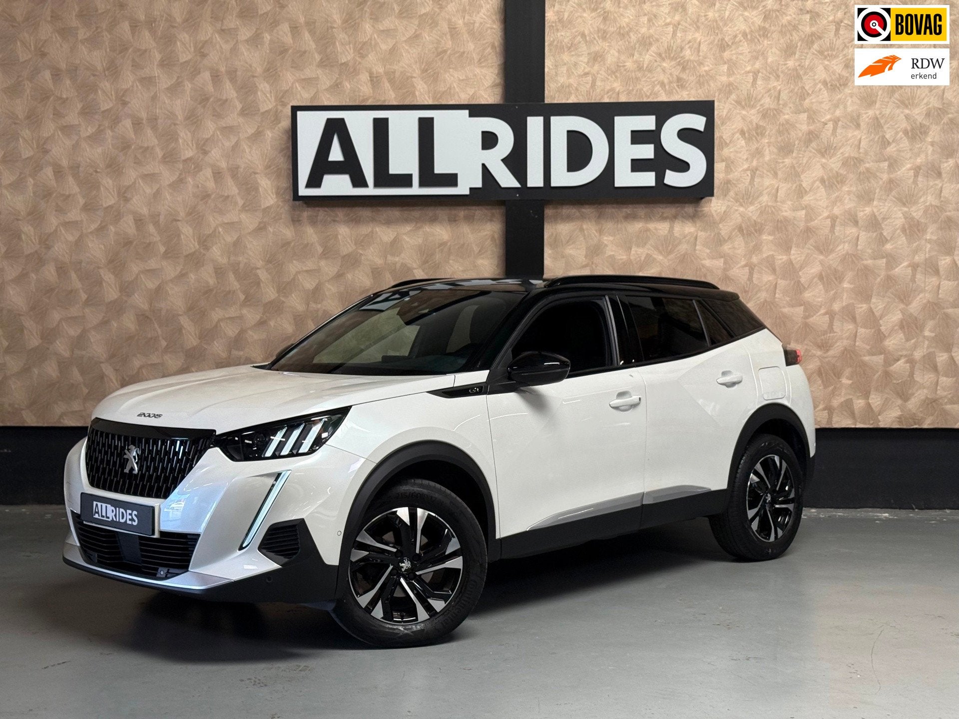 Peugeot 2008 1.2 PureTech 130 GT | Sfeerverlichting | Camera, Dealer onderhouden, Gebruikt, 1199 cc, Wit