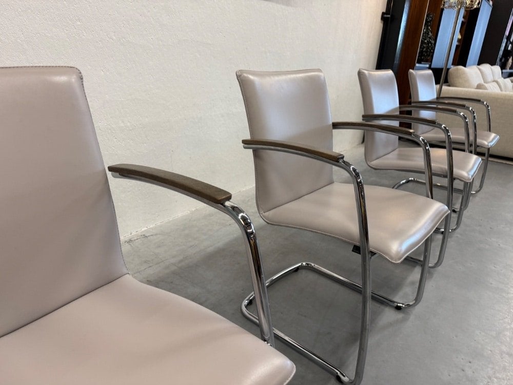 4 Als nieuw Leolux Freyr eetkamerstoel grijs leer Stoel, Leolux, Info@leolux.nl, Ophalen of Verzenden, Zo goed als nieuw