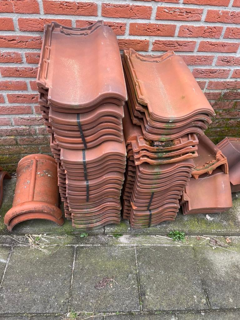 48x VH dakpan  + nokvorst + kantpan, Ophalen, Steen of Klei, Zwart, Zo goed als nieuw
