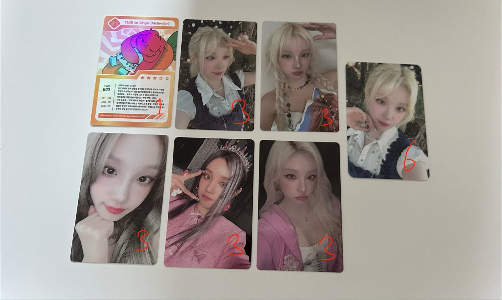 kpop idle yuqi photocards, Ophalen of Verzenden, Zo goed als nieuw, Cd of Plaat