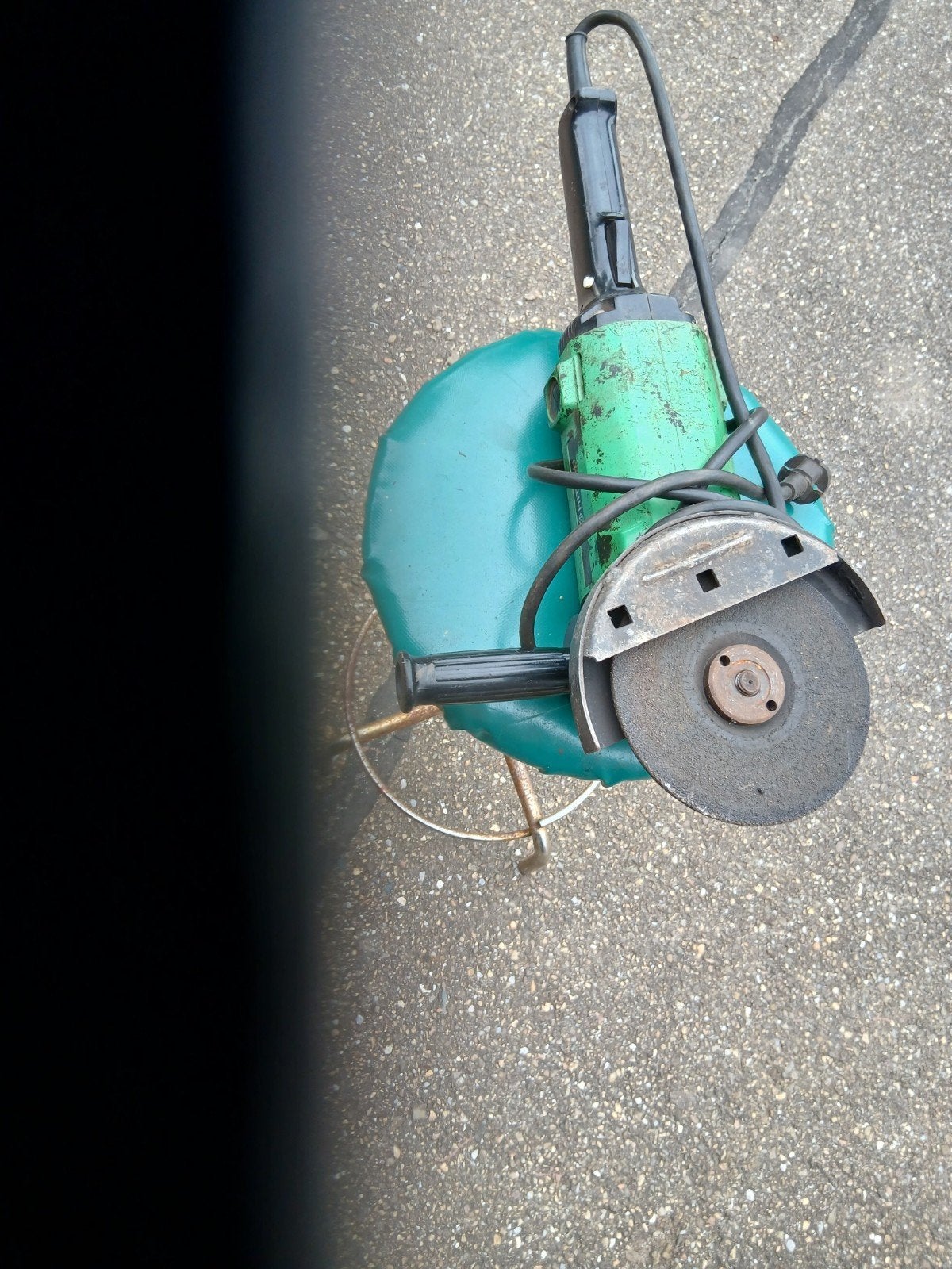 Grote haakse slijptol hithatchi, Doe-het-zelf en Verbouw, Gereedschap | Slijpmachines, Ophalen of Verzenden, Gebruikt, 1000 watt of meer