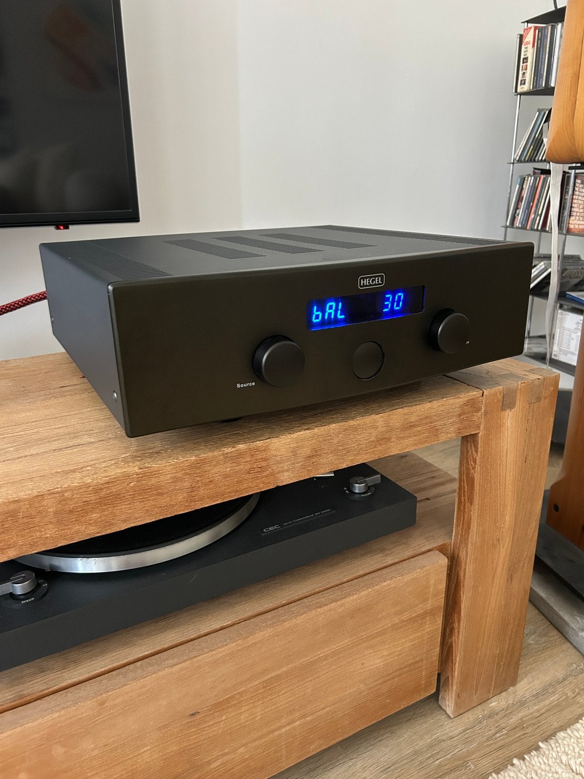 Hegel H300 geïntegreerde versterker, Ophalen of Verzenden, Zo goed als nieuw, 120 watt of meer, Overige merken