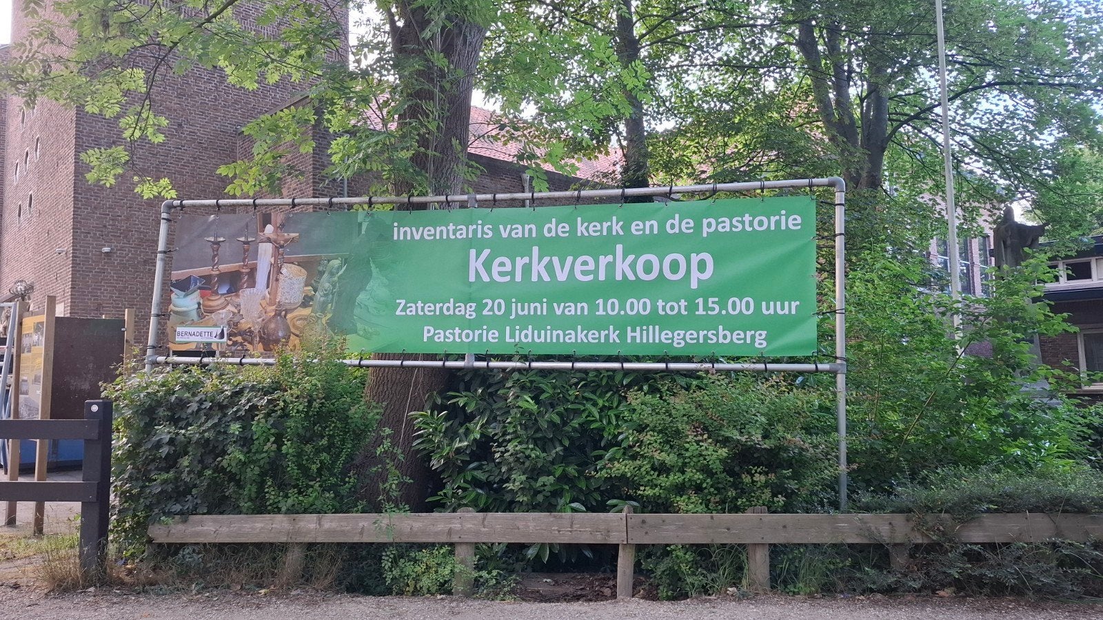 Frame voor spandoek, Ophalen, Reclamebord