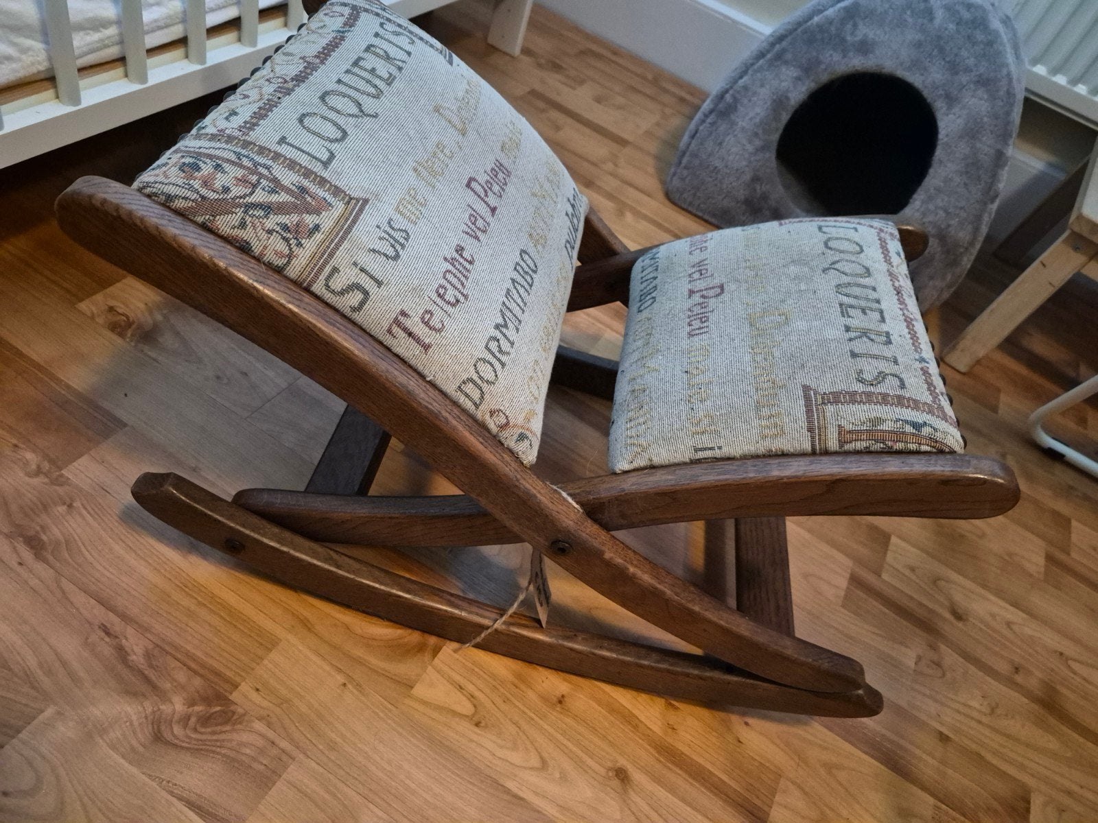 Antiek Inklapbaar Voetenbankje met Stoffen Bekleding, Ophalen of Verzenden