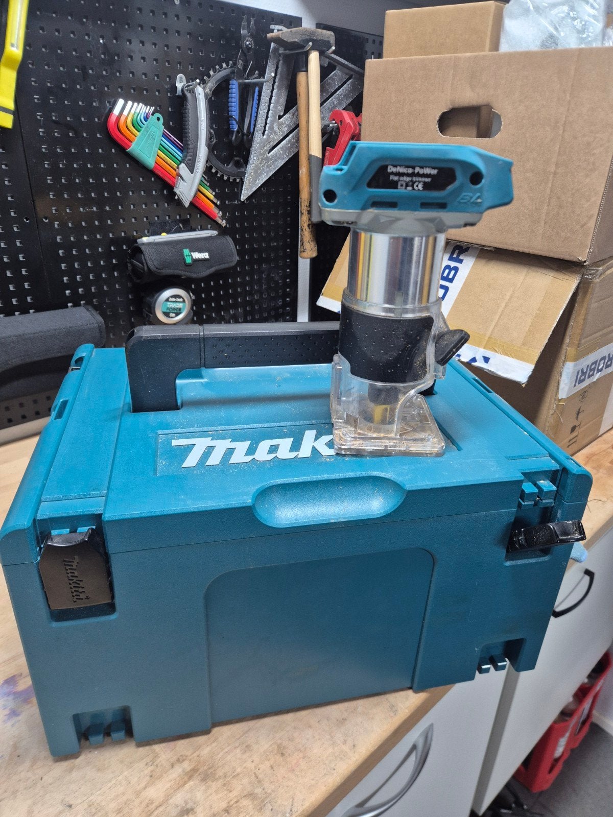 Makita Bovenfrees 18V van DeNico, incl. koffer, Accu, Ophalen of Verzenden, Zo goed als nieuw, Makita