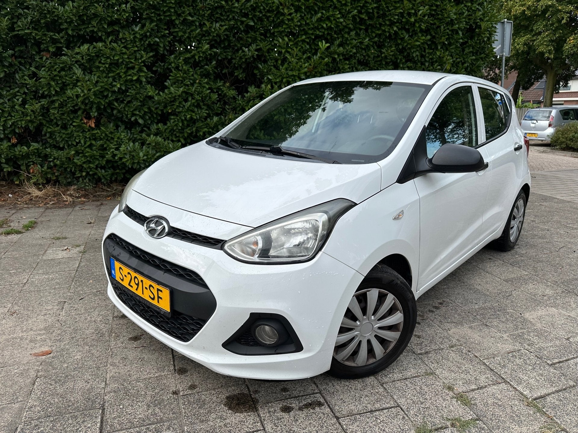 MET KOELE AIRCO & APK TOT 05-05-2027! I10 1.0i i-Motion, Auto's, Euro 5, Gebruikt, 31 €/maand, Wit