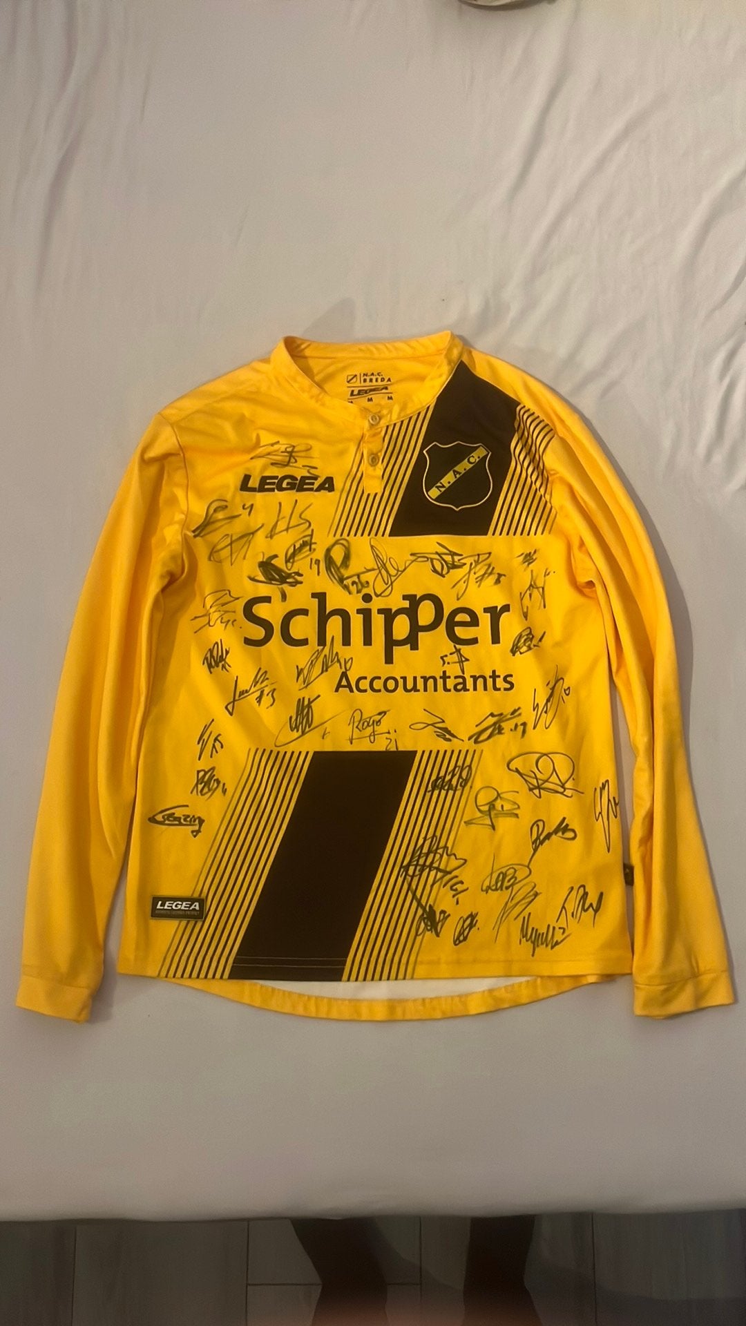 Oud NAC shirt met handtekeningen, Maat M, Ophalen of Verzenden, Zo goed als nieuw, Shirt