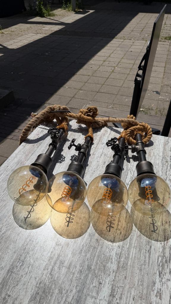 Industriële hanglamp met 4 Edison gloeilampen en touw, Huis en Inrichting, Gebruikt, Minder dan 25 cm, Minder dan 100 cm, Metaal