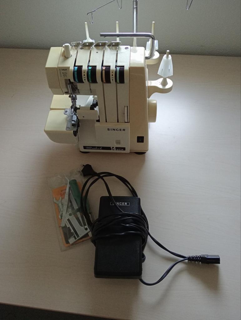 Singer Ultralock 14U234 Lockmachine, Ophalen of Verzenden