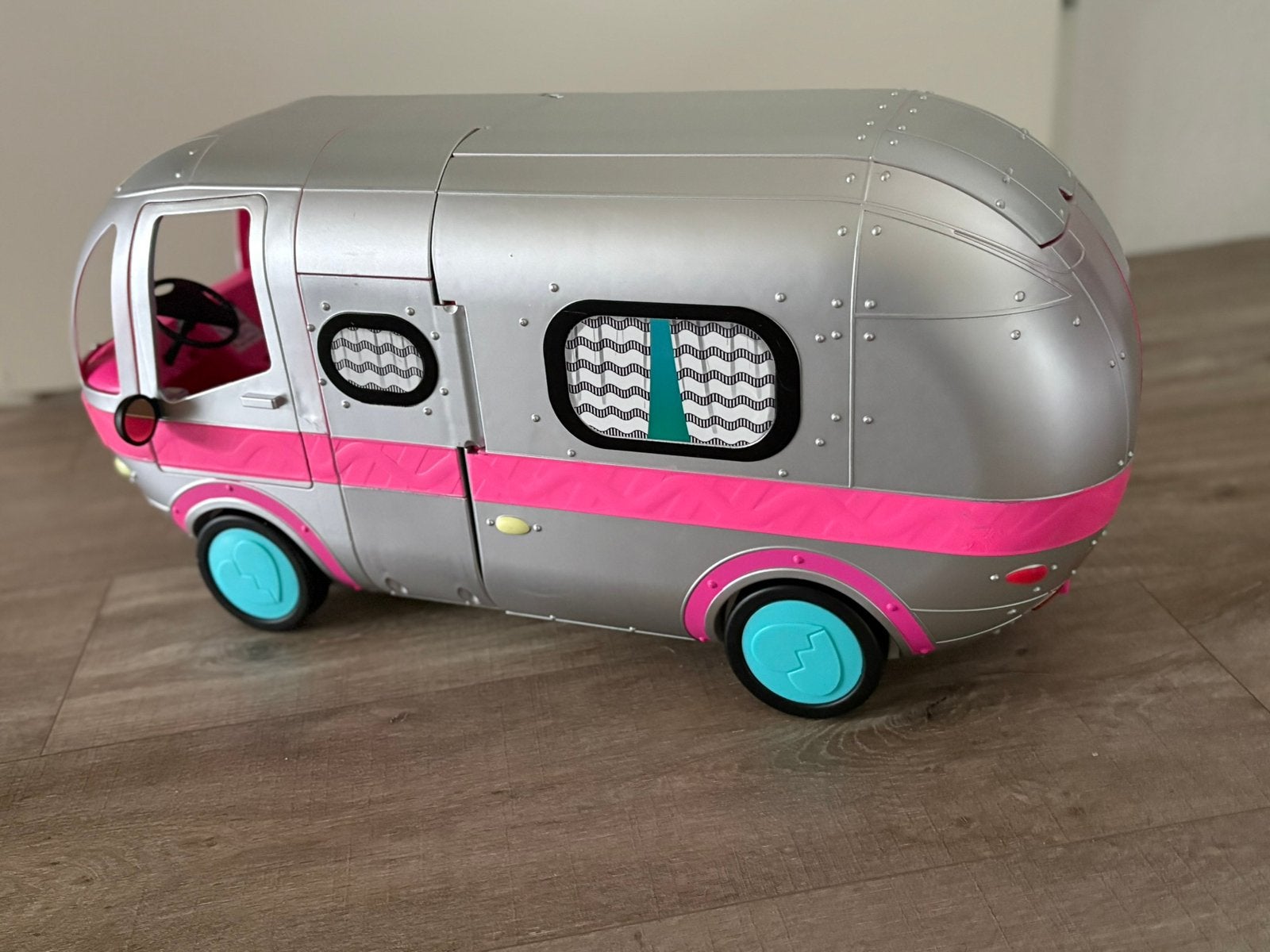LOL camper met LOL teens pop en assesoires, Ophalen, Zo goed als nieuw