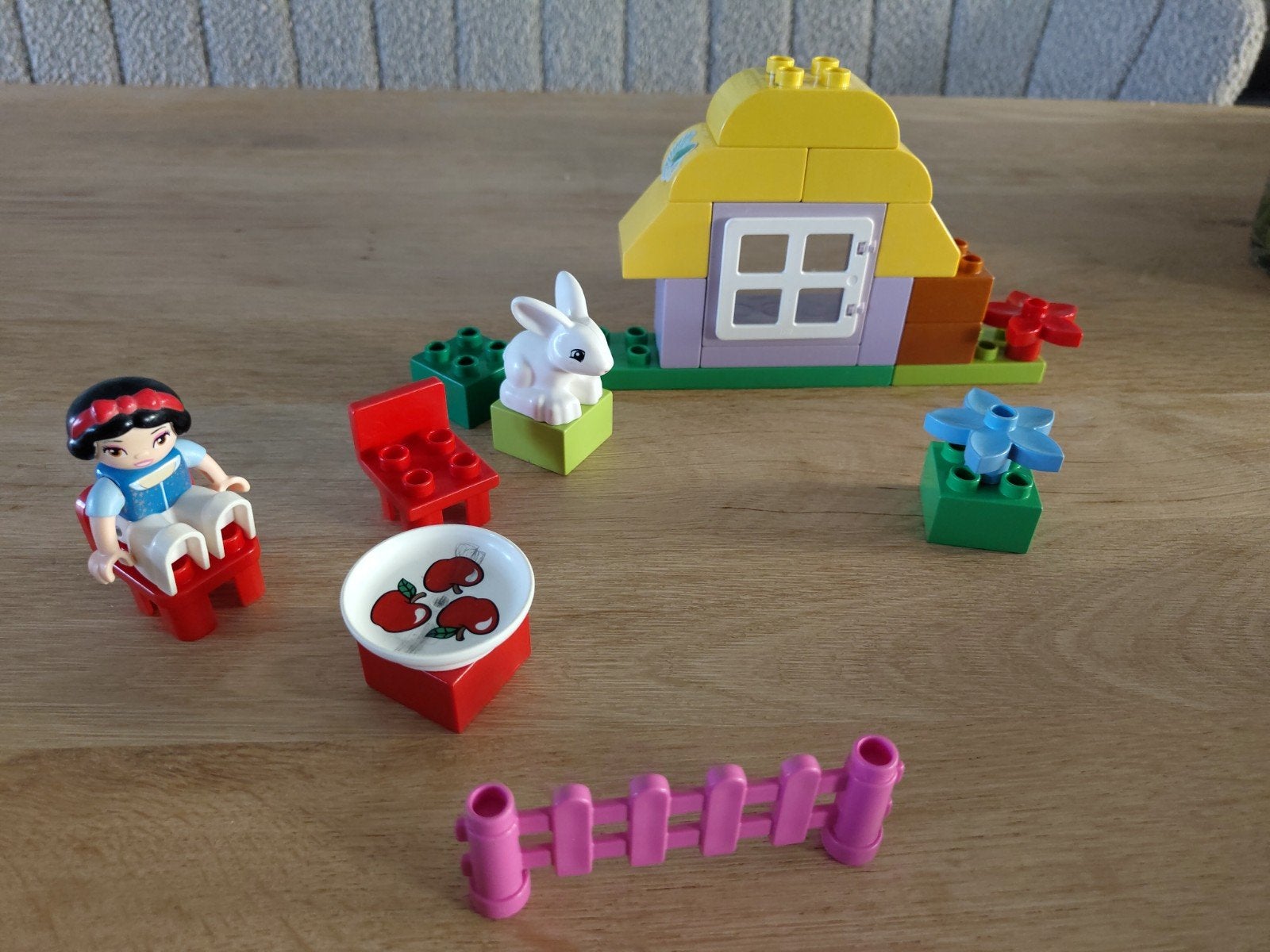 Lego Duplo Sneeuwwitje set met huisje en figuren, Inclusief minifiguren, Gebruikt, Ophalen of Verzenden, Complete set