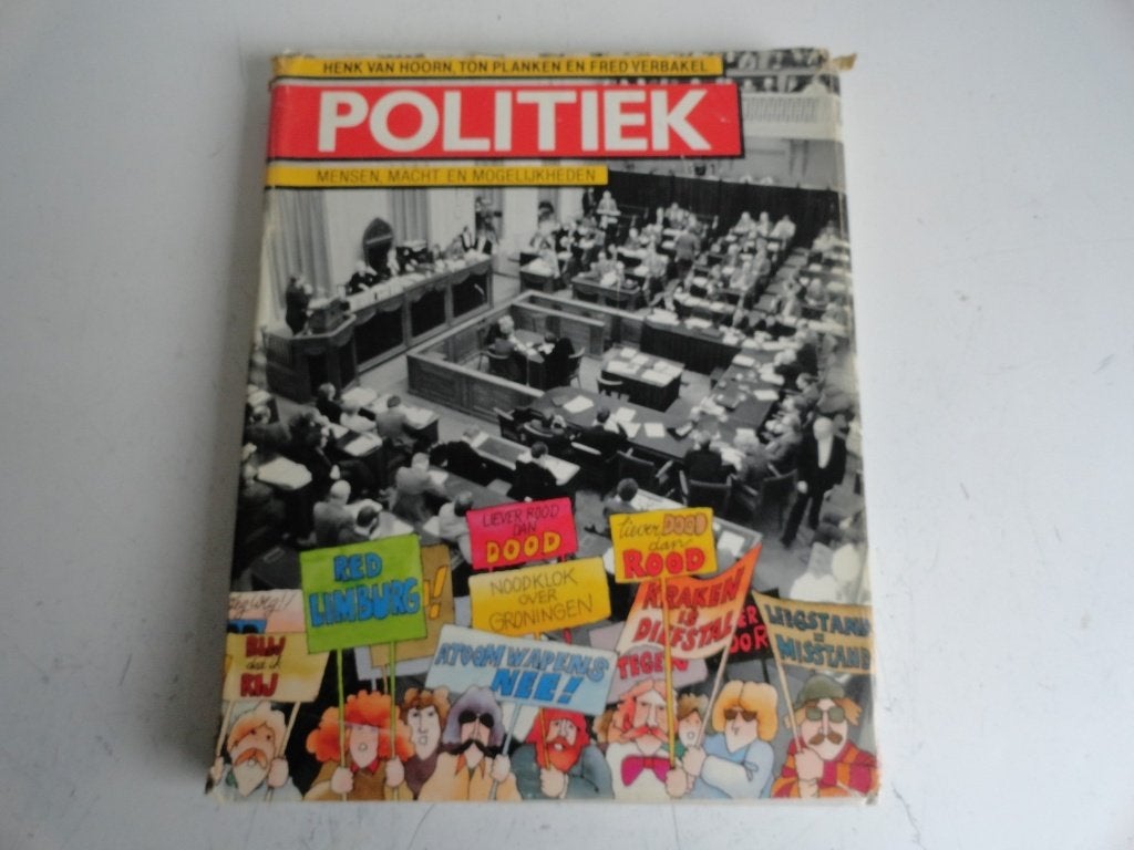 Boek over politiek, mens, macht en mogelijkheden, 1982, Boeken, Politiek en Maatschappij, Gelezen, Ophalen of Verzenden, Politiek en Staatkunde
