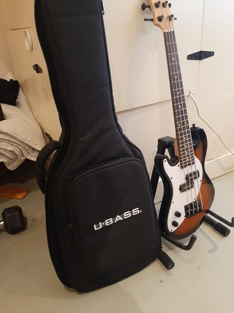 Linkshandige  Kala U-Bass Solid Body Fretted, Muziek en Instrumenten, Ophalen, Solid body