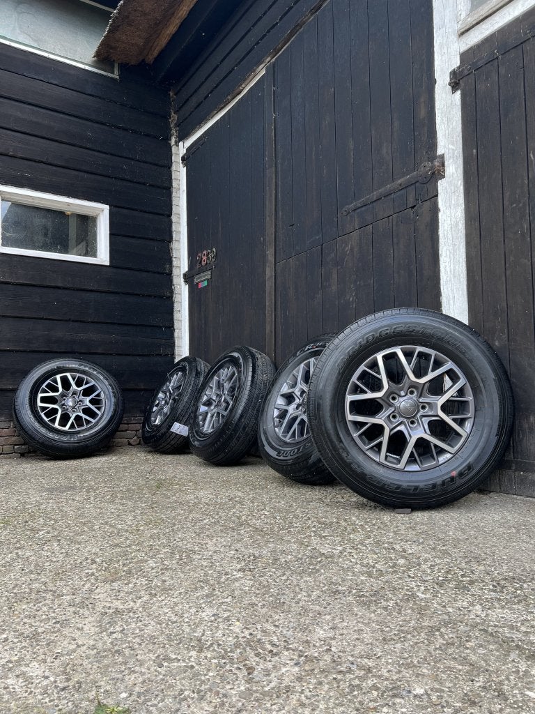 5x originele jeep wrangler velgen 5x127 Bridgestone 18”, 18 inch, 255 mm, Banden en Velgen, Niet ingevuld