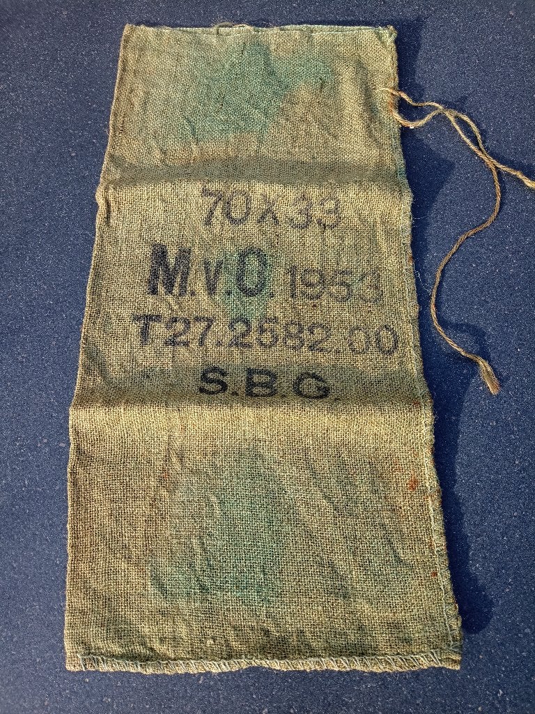 Legergroene zandzak M.v.O. 1953 - in uitstekende staat, Ophalen of Verzenden, Landmacht, Nederland, Overige typen